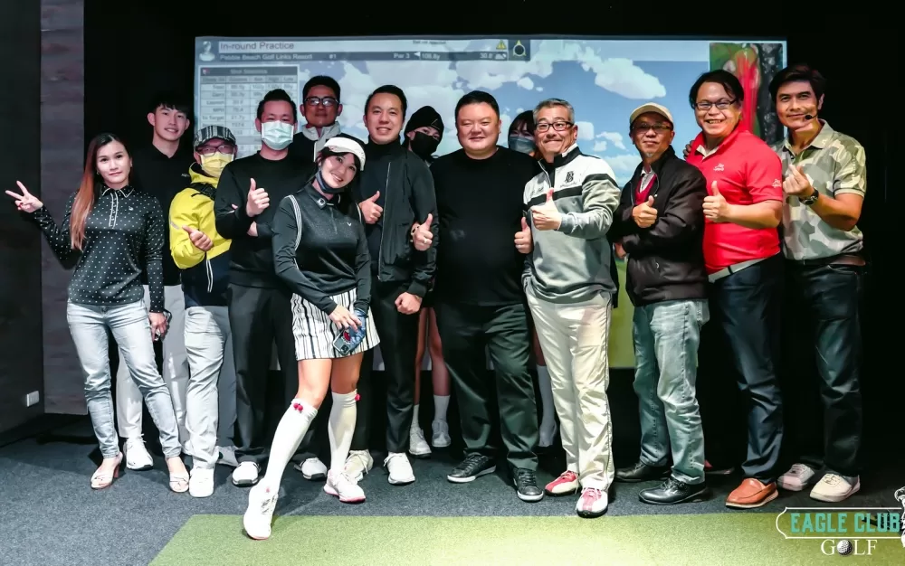 派總(中)與總決賽選手與觀眾來賓大合影。