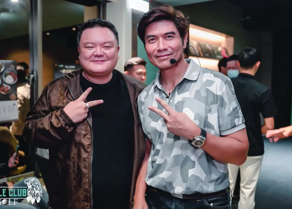 Eagle Club Golf派總(左)與總決賽直播主持人常富寧。