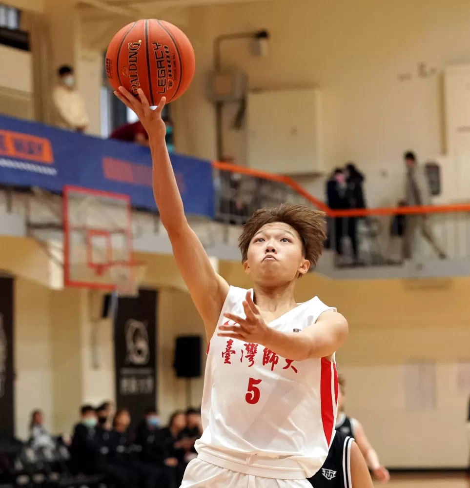 臺灣師大楊秀琴17分,外帶8籃板5助攻。