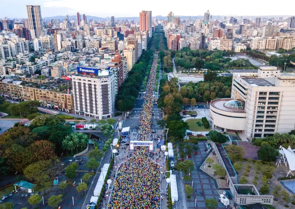 台北馬拉松開跑。大會提供。