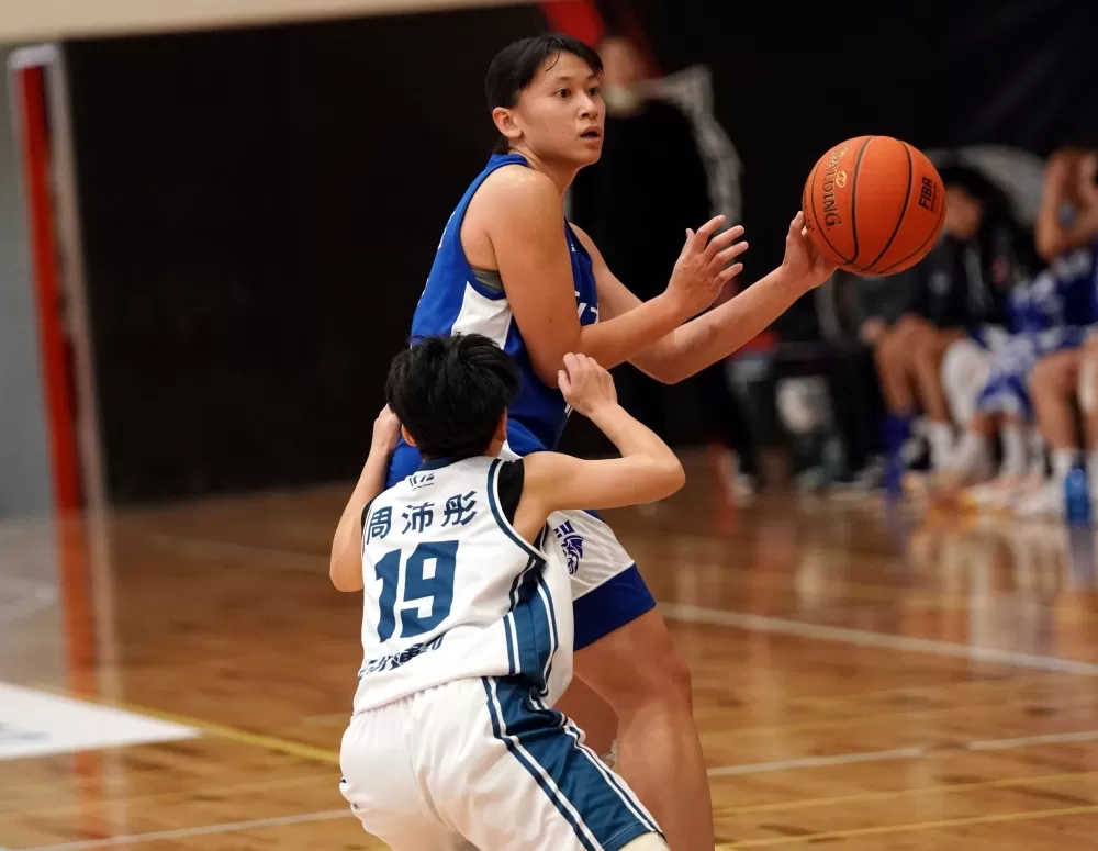 文化大學鄭慧慈14分9籃板。