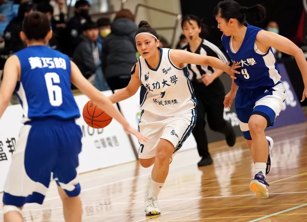 成功大學蔡卉妮11分。