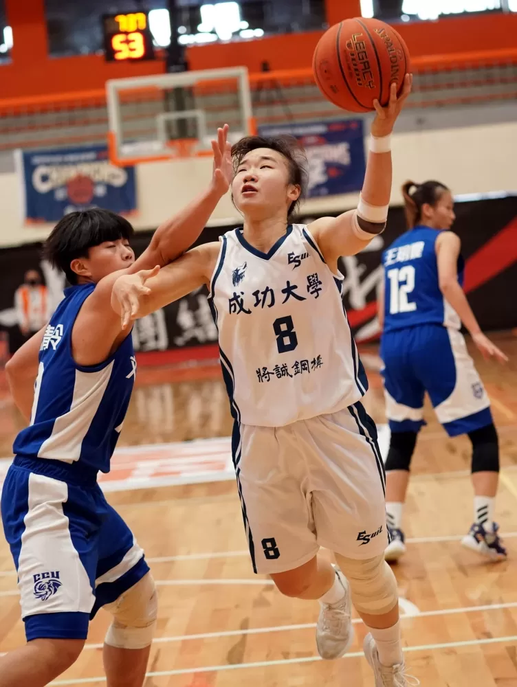 成功大學陳雅婷14分。