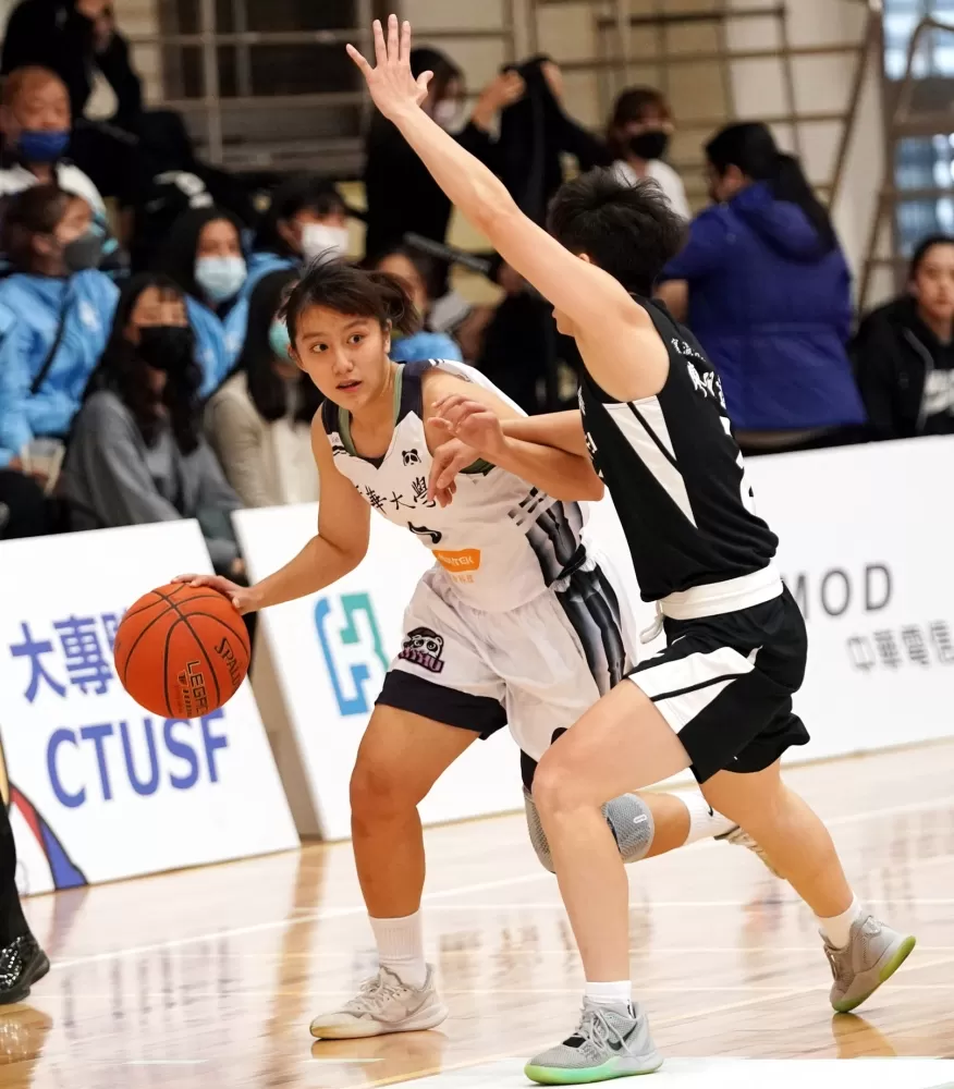 清華大學楊芷昀14分,另有6抄截。