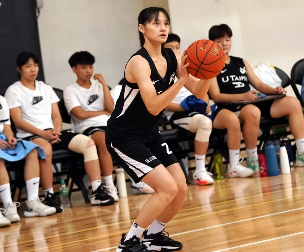 北市大學李貞誼飆5記外線拿下19分,另有6助攻。