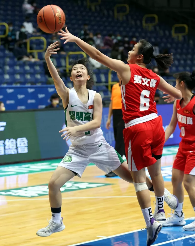 陽明後衛葉亞涵拿新高18分。