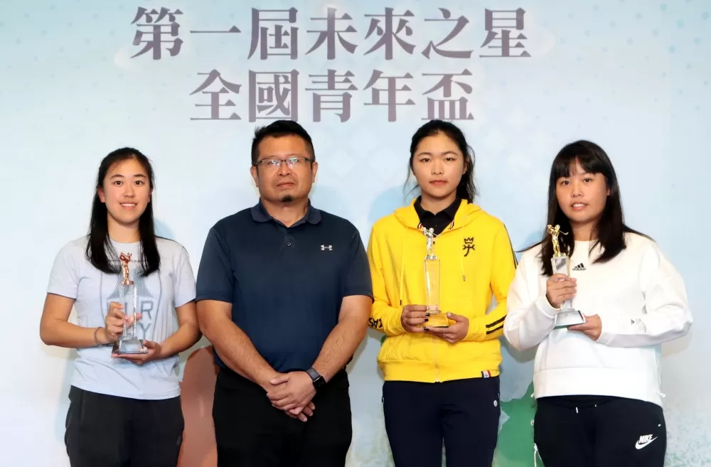 女子組前三名盧芊卉、張婷諭和鄭熙叡。鍾豐榮/攝影。