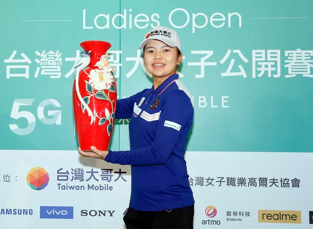 徐薇淩首次在台灣大哥大女子公開賽稱后。