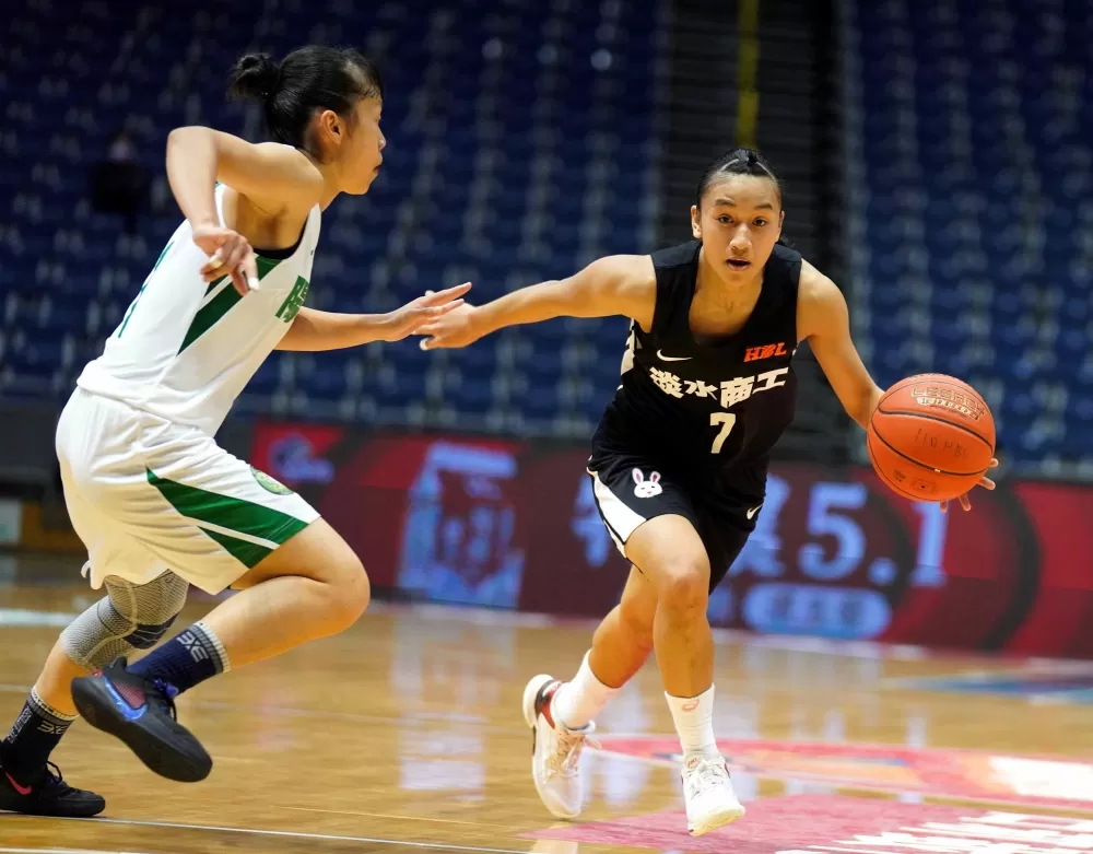 淡商後衛李恩芯15分。