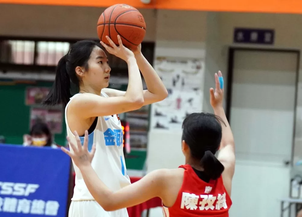 金甌陳芊諭16分、4籃板含最後「三分打」。