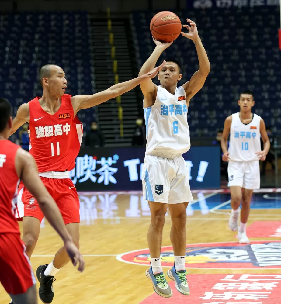 治平戴翊三分球12投中6,共拿23分。