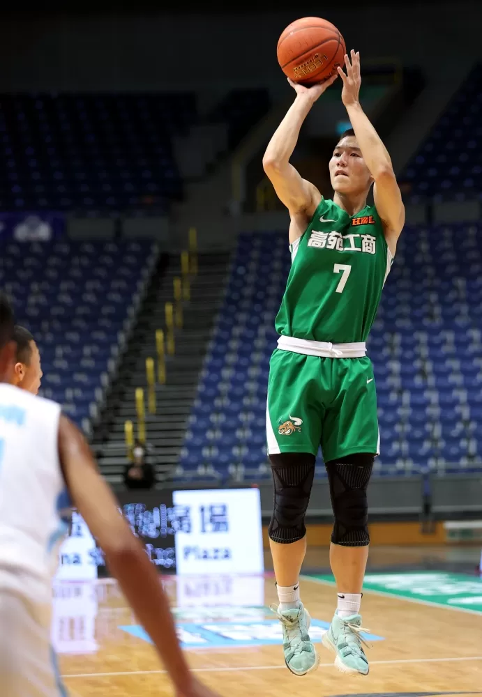 高苑高三後衛羅羽翔18分、11助攻、8抄截「準大三元」率隊保八。