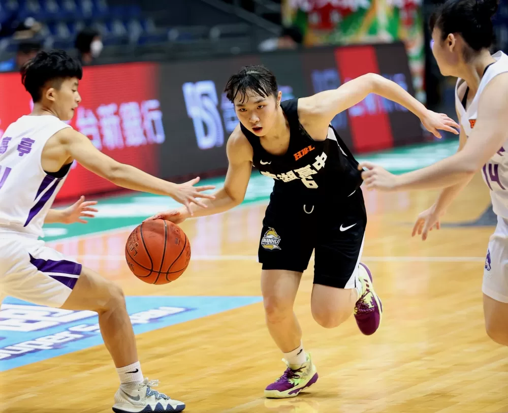 南湖高三「一姊」王婷雯貢獻15分。