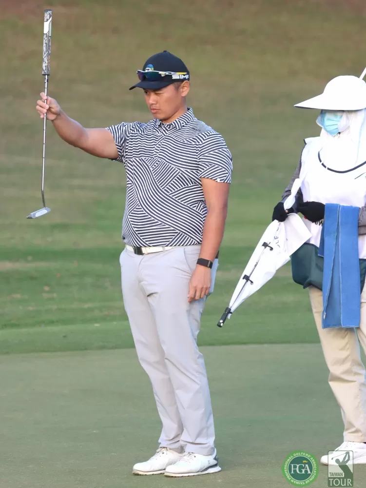 林冠伯68桿(-3)暫列第五。