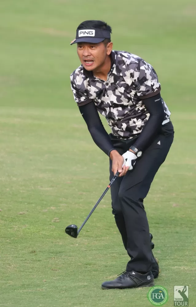 林文堂66、72(-4)暫並列第二。