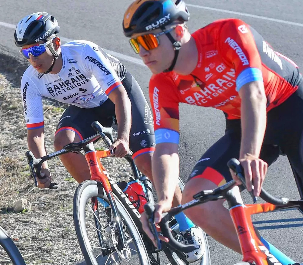 巴林勝利車隊訓練營,馮俊凱換上象徵台灣冠軍的戰袍。