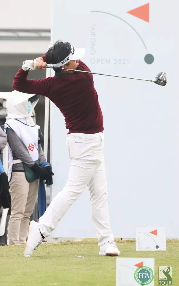 第三回合洪健堯打出68桿以(-4)暫並列第二。