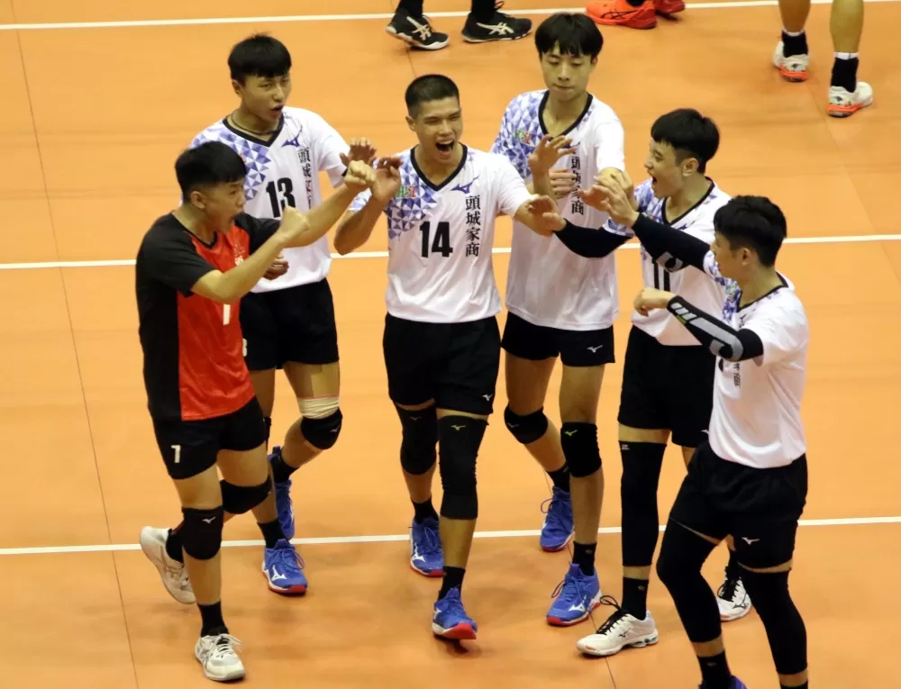 頭城家商高志中高出隊友一截。林嘉欣/攝影。