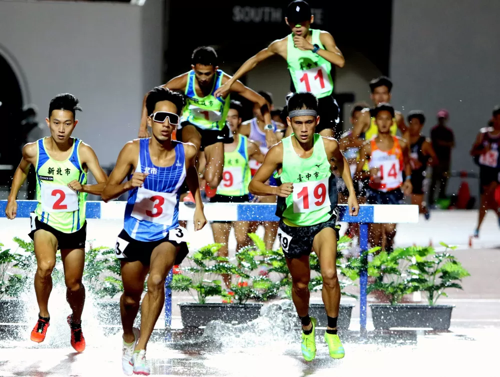 李奇儒（前）。林嘉欣／攝影。