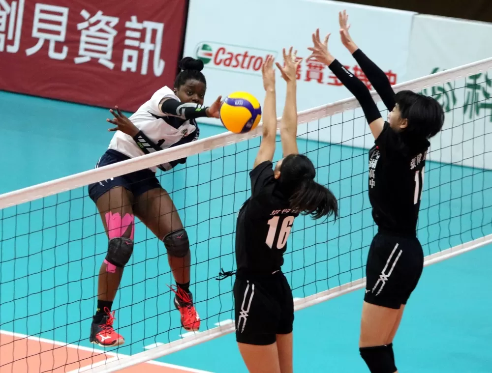 華僑高中李貝兒攻擊犀利。林嘉欣/攝影。