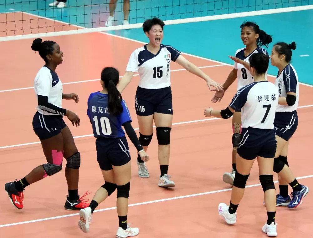 華僑高中李貝兒(左)。林嘉欣/攝影。