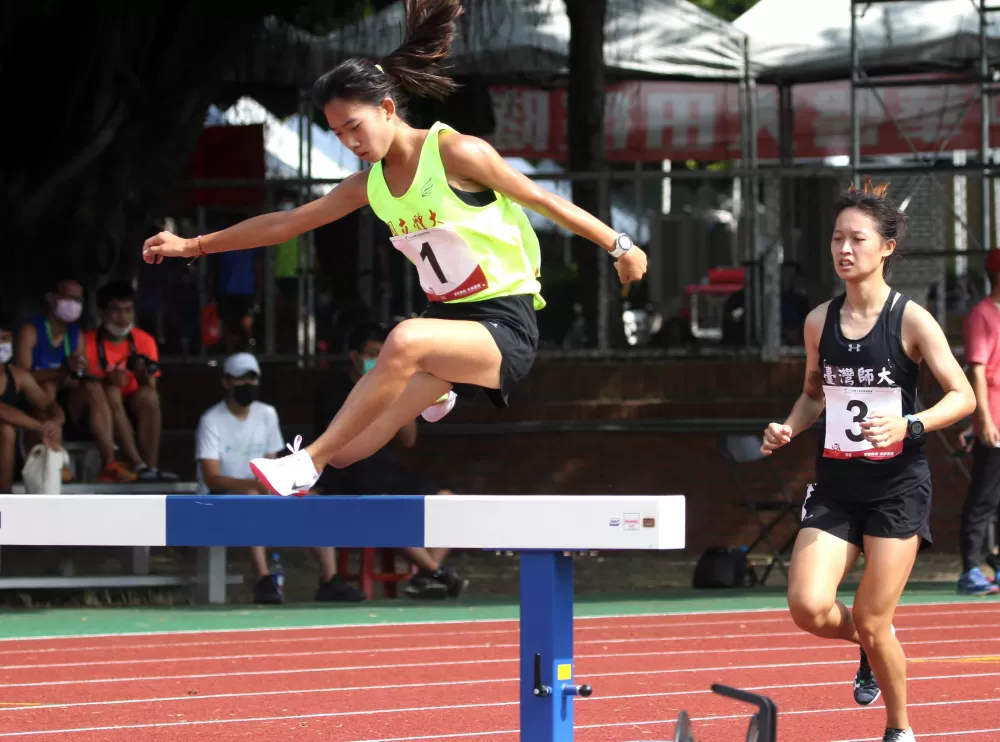 鄭淳之（前）。林嘉欣／攝影。