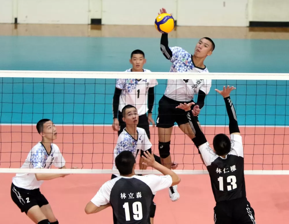 麥竂丁鴻鑫攻擊。林嘉欣/攝影。