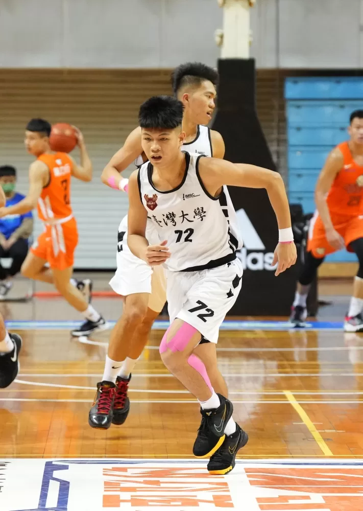 臺灣大學蔡秉杰7分10籃板。