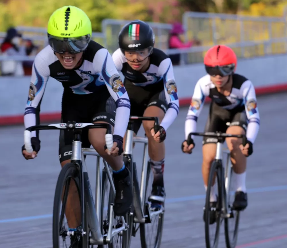 團隊競速賽男子13-14歲組冠軍台北市大理高中國中部。中華民國自由車協會/提供。下同。