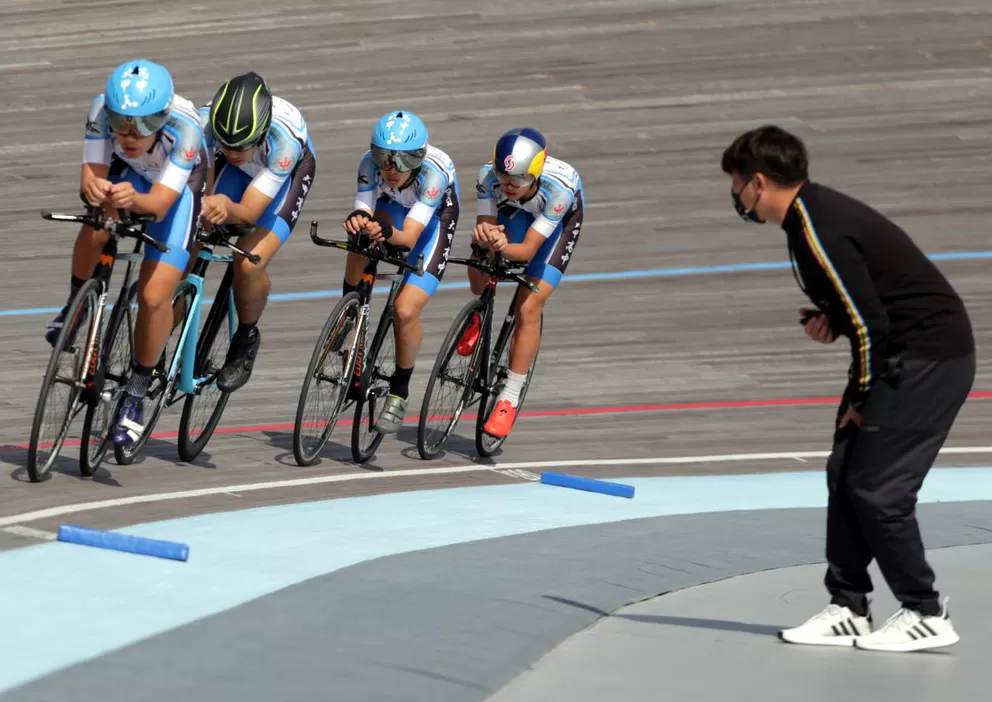 4公里團隊計時賽冠軍男子15-16歲組大甲高中隊。