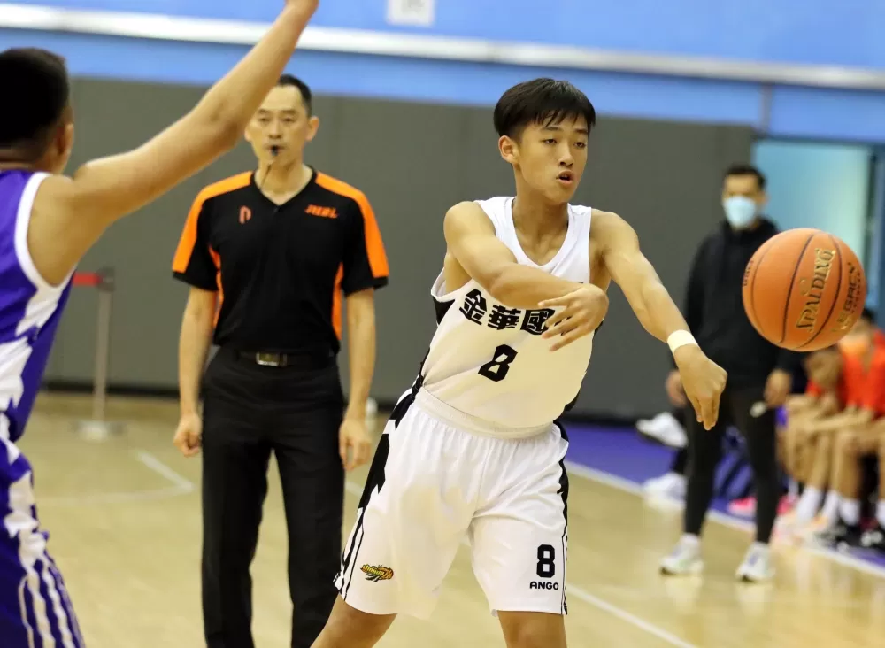 金華楊曜名球傳得也很精準。