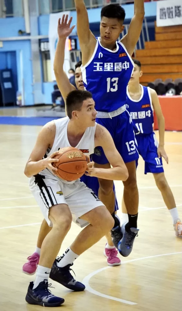 金華台俄混血中鋒傅雋堯「大三元」。