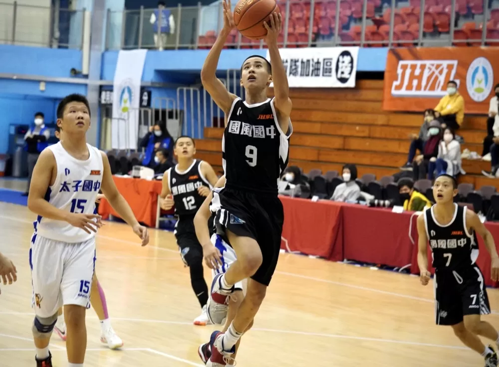 國風范植愷22分、18籃板、8抄截。 