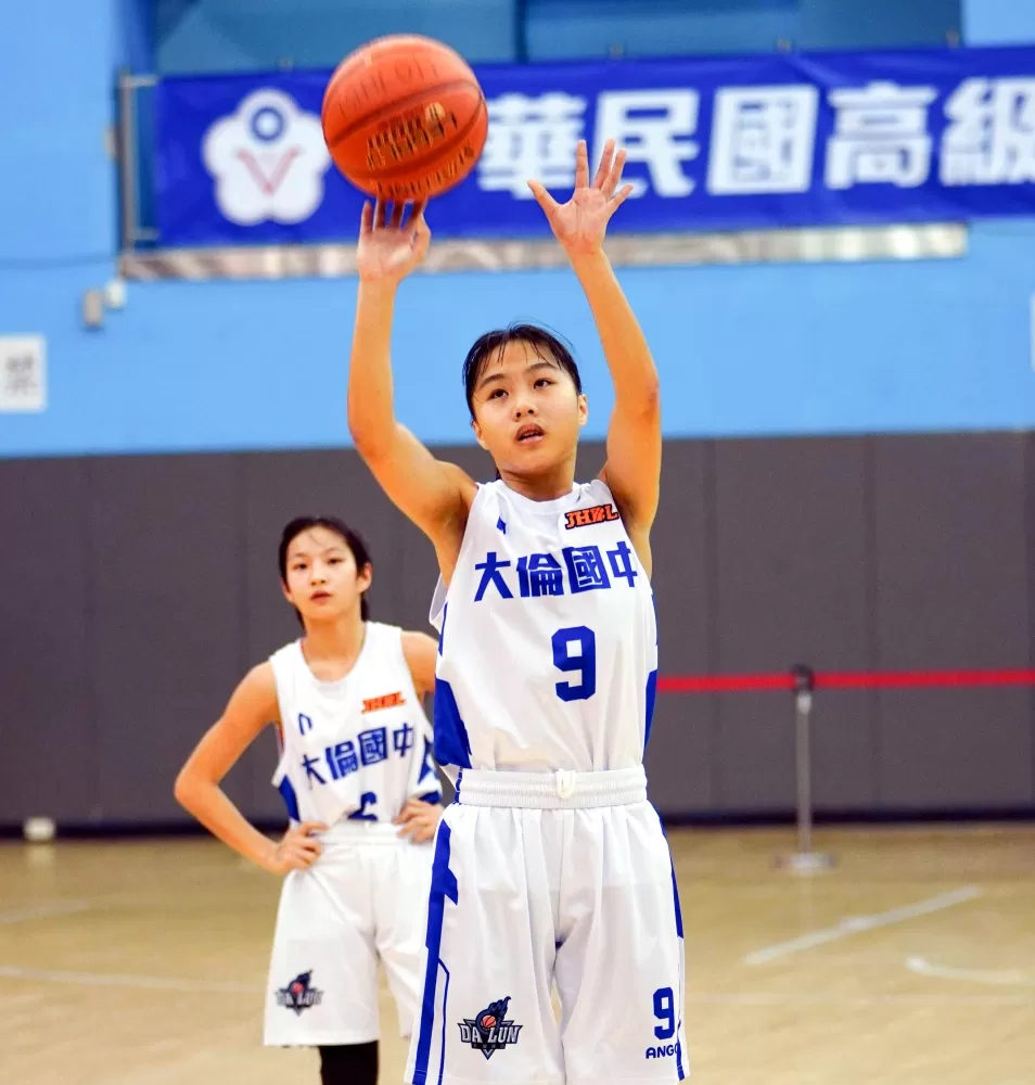 大倫張映庭15分、7籃板。