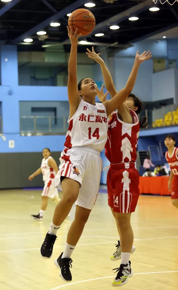 永仁楊采璇12分、13籃板「雙十」。