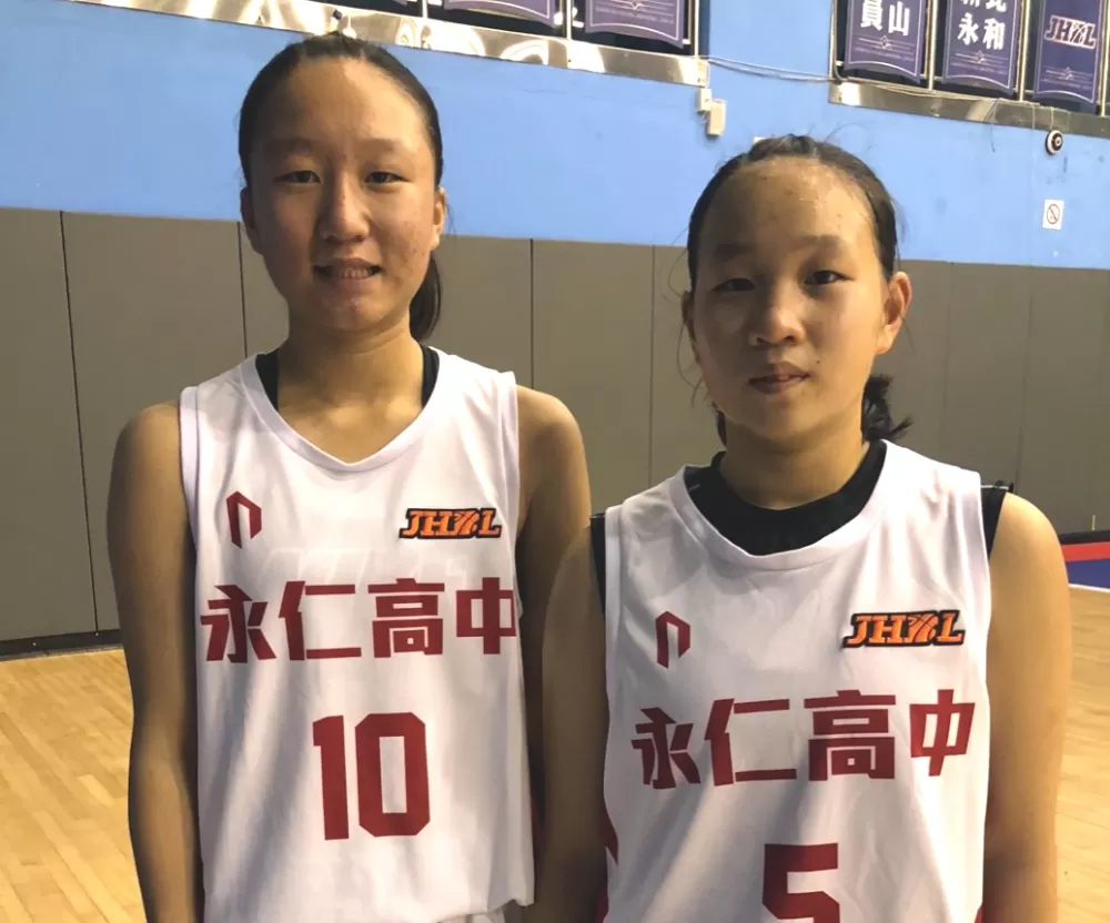 永仁國三雙胞胎黃少縵(左)、黃少彤並肩作戰逾5年。