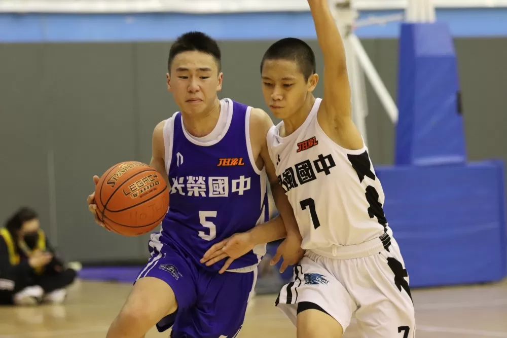 國風王承恩（右）摃上光榮彭晟偉（左）加碼「雙衛對決」。