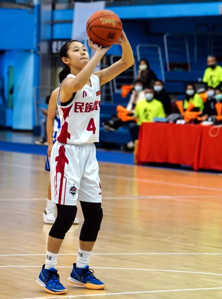 民族國二後衛章宸語愈進入狀況。