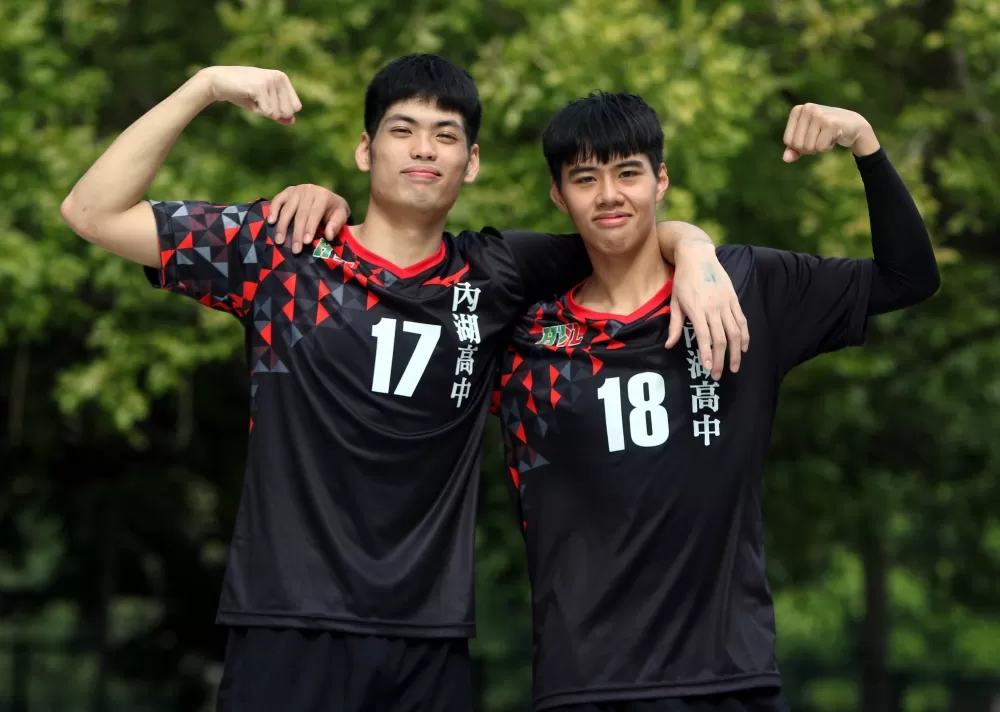 內湖高中楊承恩（左）和彭震宇都是隊中得分之錀。林嘉欣／攝影。