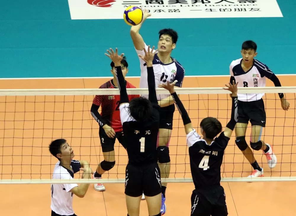 內湖高中楊承恩攻擊威猛。林嘉欣／攝影。