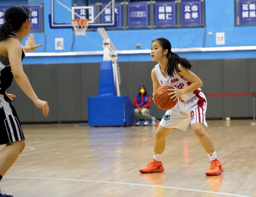 懷生陳姿宸13分、9籃板、7助攻、4抄截，也很全面及功在贏球。