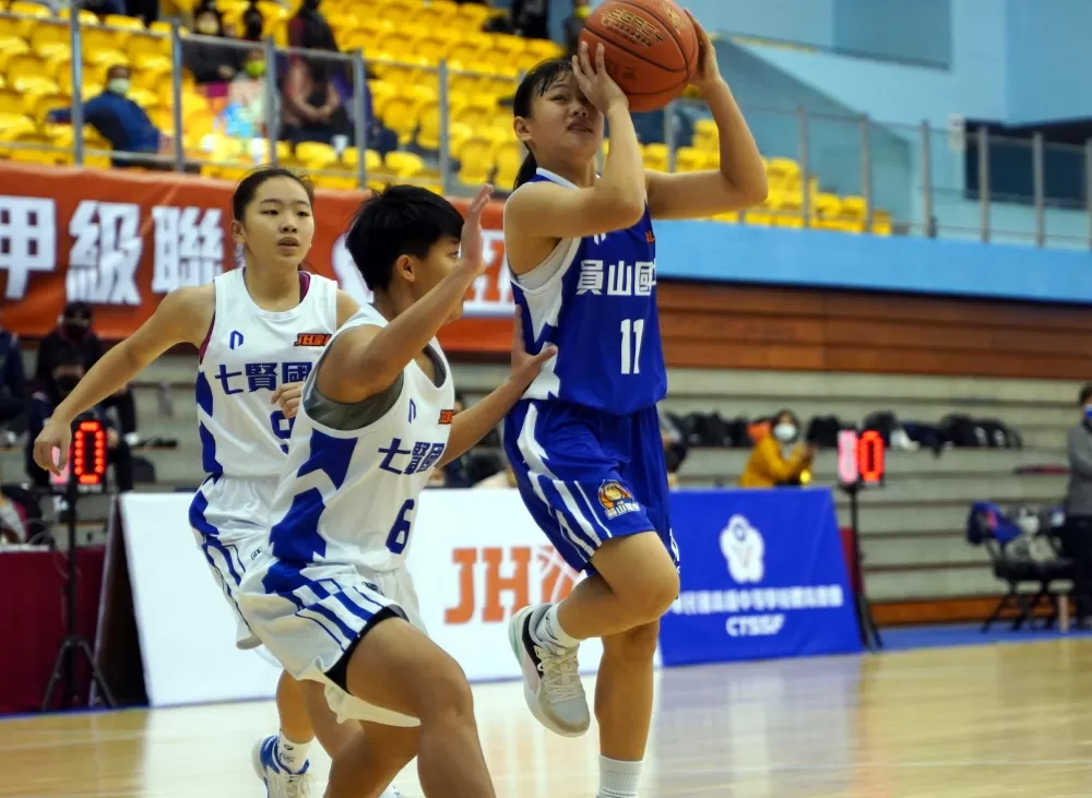 員山王以蓁拿14分。