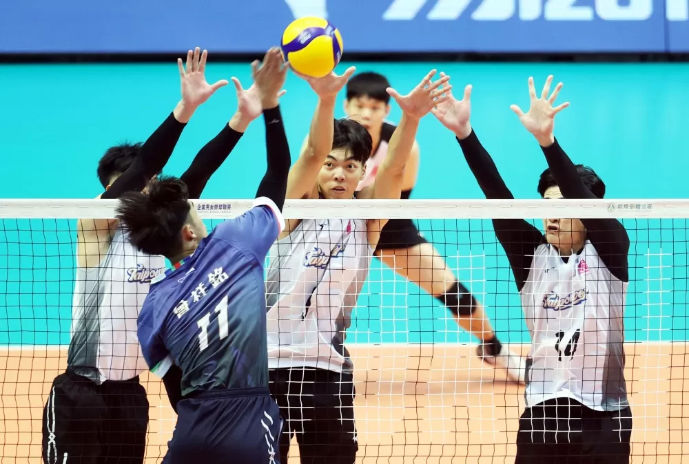屏東台電防守極佳,續當龍頭老大。排球協會提供。下同。
