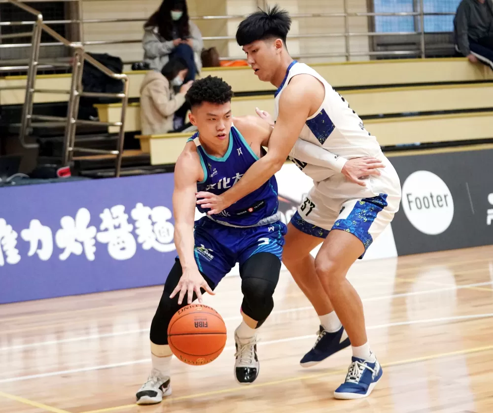 文化大學黃冠維19分7抄截。