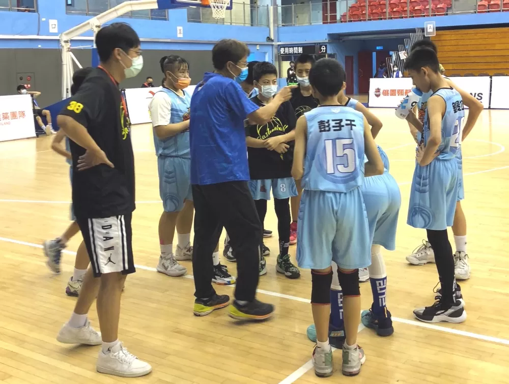 大同資深教練連威登面授機宜。