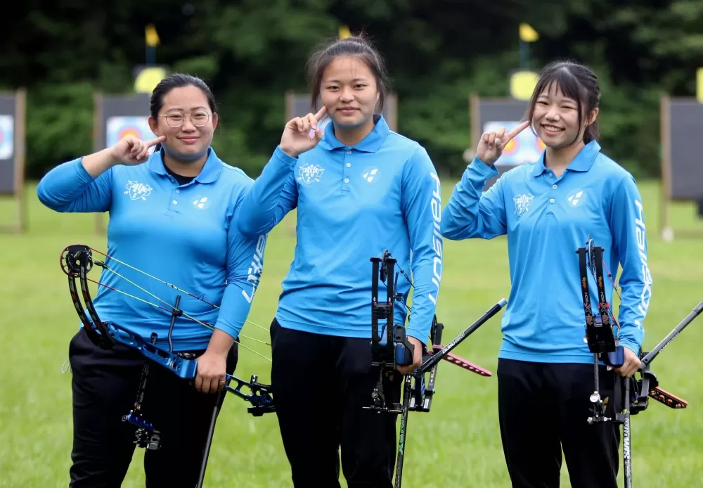 台體大晉複合弓女團金牌戰。林嘉欣／攝影。
