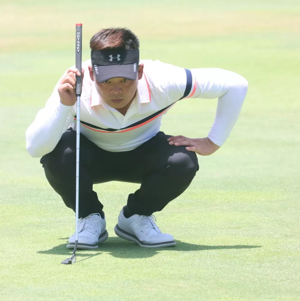 第二回合詹頂立以(-10)暫並列第一。