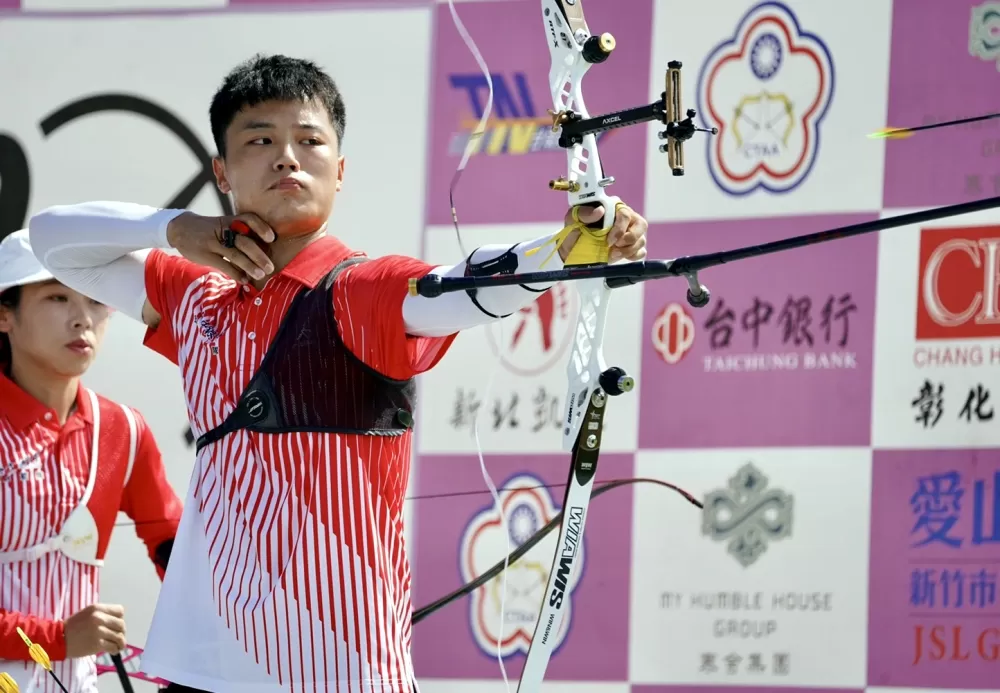 台中銀行楊恢哲榮膺企箭四年「十分箭王」。
