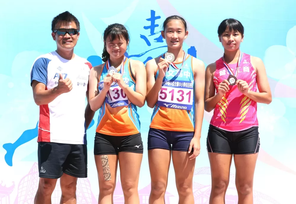 高女三級跳前三名。林嘉欣／攝影。