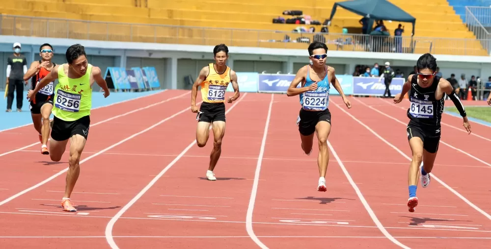 李柏睿（左）逆風-3.4仍破大會奪第3金。林嘉欣／攝影。